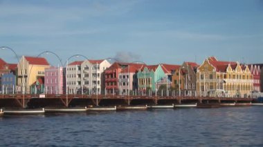 Willemstad, Hollanda Antilleri ünlü köprü duba
