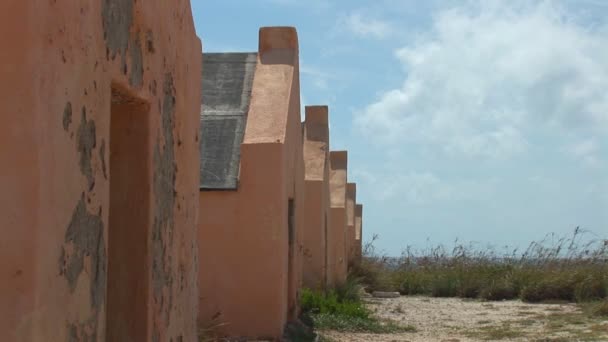Rode slaaf hutten op bonaire, Nederlandse Antillen — Stockvideo