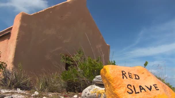 Kırmızı köle kulübeleri Bonaire, Hollanda Antilleri — Stok video