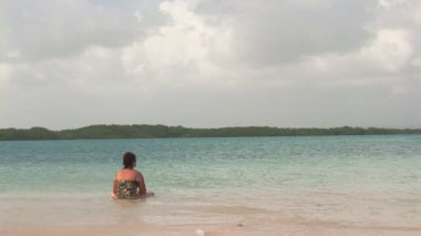 çekici kızın rahatlatıcı Okyanusu