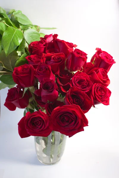 A bouquet of red roses in a vase — Stock Photo, Image