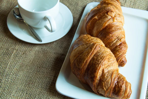 Croissants et thé — Photo