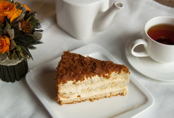 Cake with tea — Stock Photo, Image