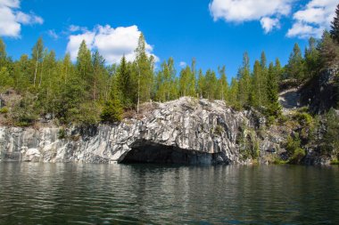 Mermer Taş Mağarası