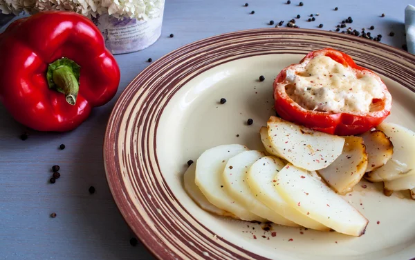 Pimientos rellenos de patatas Imágenes de stock libres de derechos