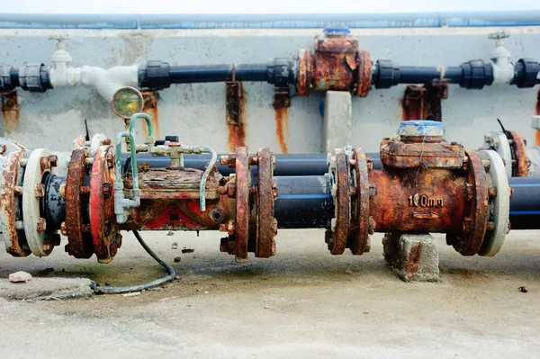 Rusty valves&pipes — Stock Photo, Image