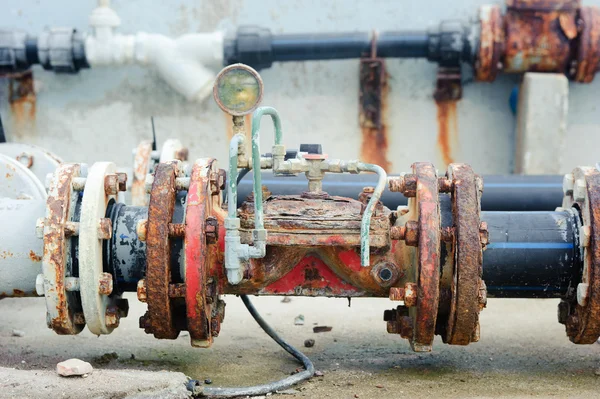 Rusty valves&pipes — Stock Photo, Image