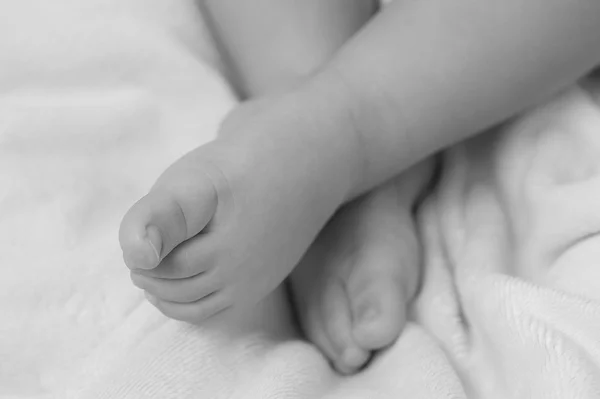 Ноги ребенка — стоковое фото