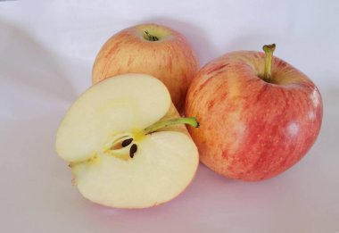 elma meyvesi beyaz arkaplan için taze izole 