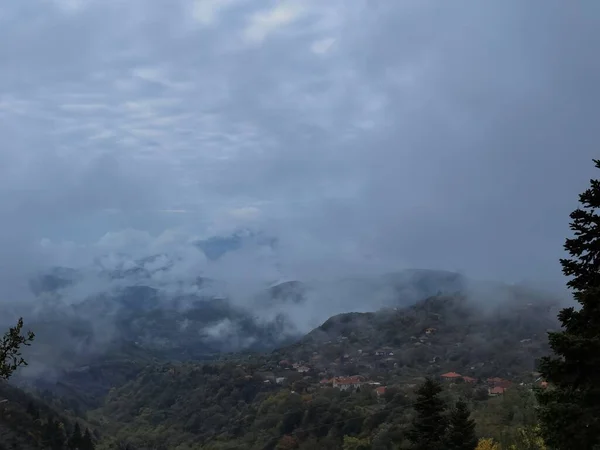 Bosque Niebla Tiempo Otoño Montaña Tzoumerka Arta Perfección Griego Cerca —  Fotos de Stock