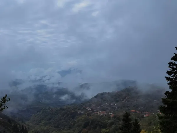 Bosque Niebla Tiempo Otoño Montaña Tzoumerka Arta Perfección Griego Cerca —  Fotos de Stock