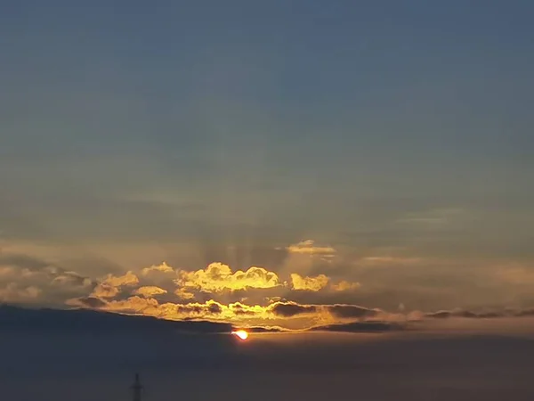 Zonsopgang Mist Koud Winter Elektriciteit Pyloon Ioannina Stad Griekenland — Stockfoto