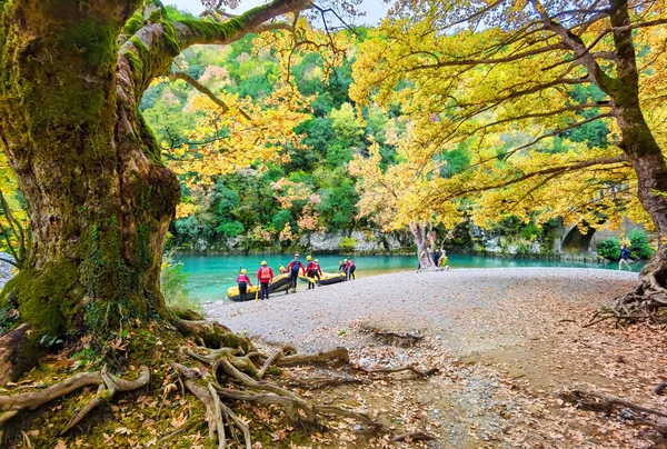 Voidomatis Folyó Ariszti Falu Fák Rafting Hajók Őszi Szezonban Ioannina — Stock Fotó