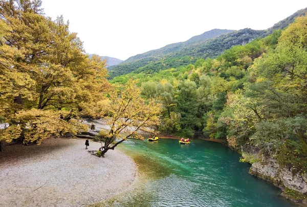 Rio Voidomatis Aristi Aldeia Árvores Rafting Barcos Outono Temporada Ioannina — Fotografia de Stock
