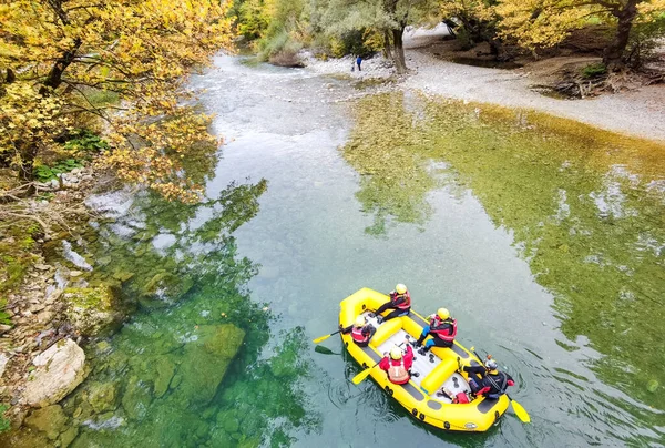Voidomatis Rzeka Aristi Wsi Drzewa Rafting Łodzie Jesienią Sezon Ioannina — Zdjęcie stockowe