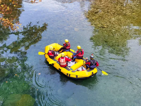 Voidomatis Rzeka Aristi Wsi Drzewa Rafting Łodzie Jesienią Sezon Ioannina — Zdjęcie stockowe