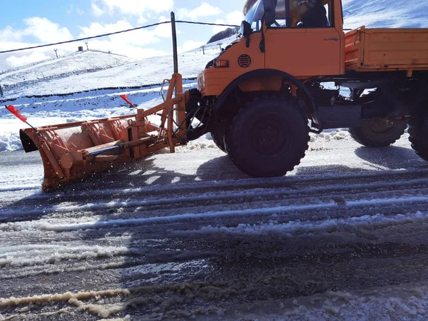 Quitanieves Pala Machin Limpieza Carretera Nieve Hielo Invierno Metsovo Greece —  Fotos de Stock