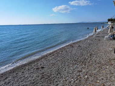 Deniz batımı, gündoğumu plajı, Menidi Yunan 'da.