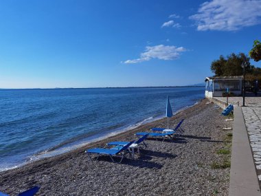Menindi Köyü 'ndeki deniz plajı. aitoloakarnania' daki turizm beldesi. Yunanistan mükemmelliği. 