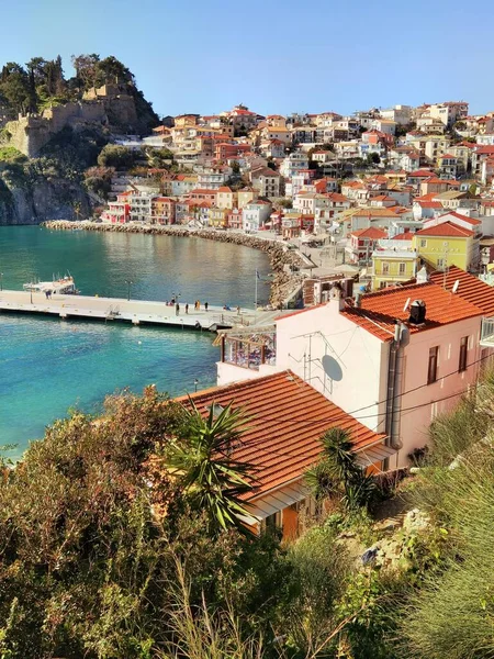 Parga Város Görög Turisztikai Üdülőházak Tetők Tenger Görögország — Stock Fotó