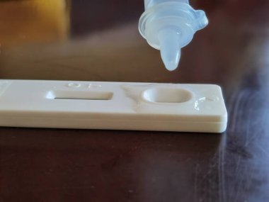 Covid-19 koronavirüs önleme antijeni için okul öncesi test