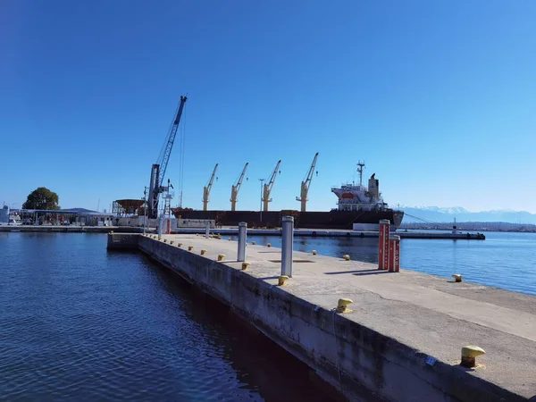 Ship Crane Port Preveza Greece Sunny Calm Day Wating Loading — Stock Photo, Image