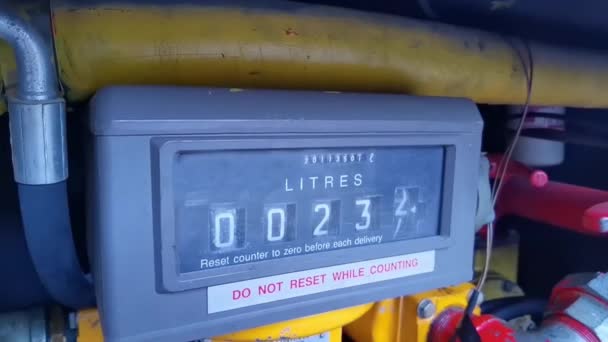 Litro Medidor Óleo Contando Números Trabalho Controlar Gasolina — Vídeo de Stock