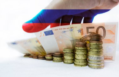 Rusya 'ya uygulanan yaptırımlar para, avro nakit ekomomi finansal kısıtlamaları. 