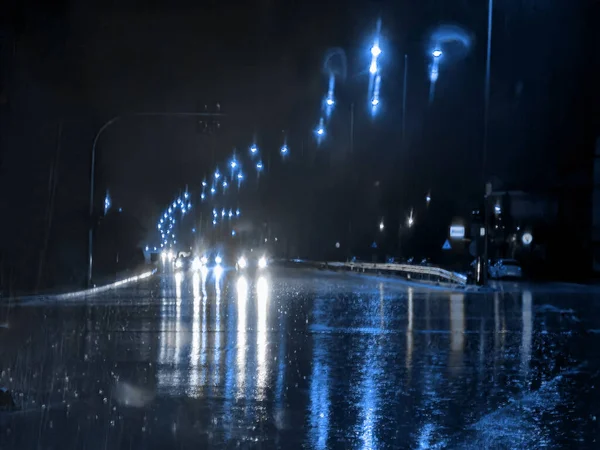 Strada Pioggia Notte Luci Auto Abulance Traffico Transportaion Vita Notturna — Foto Stock