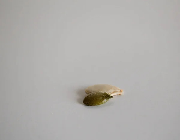 Beyaz Arkaplan Görünümünde Izole Edilmiş Balkabağı Tohumu — Stok fotoğraf