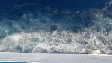 Deniz gemisi izleri yazın Yunanistan 'da igoumenitsa korfu hatlarında arka plan için adaya gidiyor.