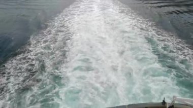 Deniz gemisi izleri yazın Yunanistan 'da igoumenitsa korfu hatlarında arka plan için adaya gidiyor.