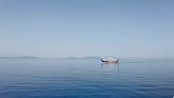 Deniz Gemisi Izleri Yazın Yunanistan Igoumenitsa Korfu Hatlarında Arka Plan — Stok video