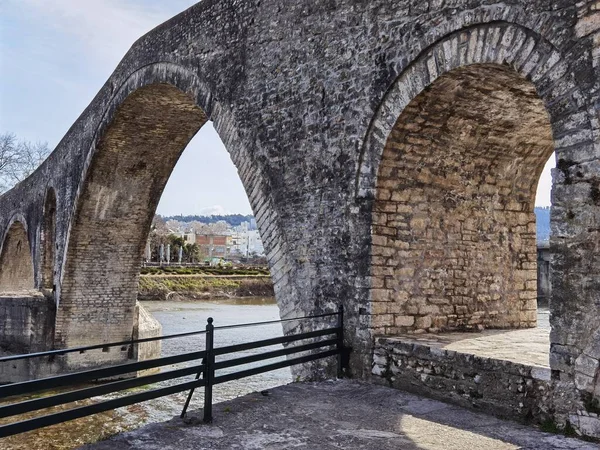 Ponte Arco Costruito Pietre Nella Città Arta Sul Fiume Arahthos — Foto Stock