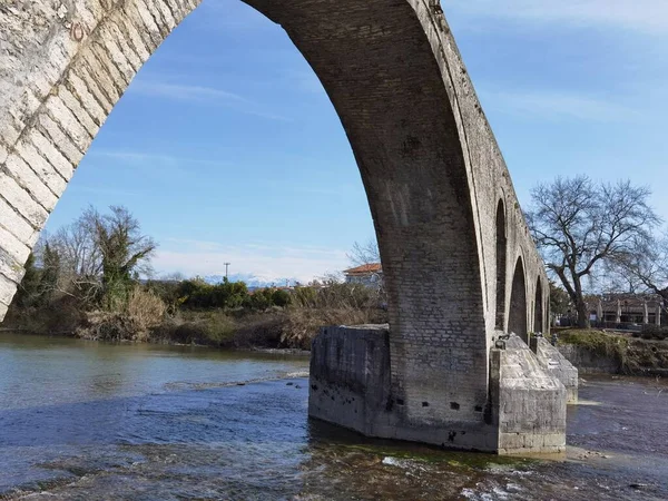 Puente Arco Construido Partir Piedras Ciudad Arta Río Arahthos Grecia — Foto de Stock