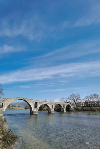 Ciudad Arta Viejo Puente Arqueado Piedras Través Del Río Arahthos — Foto de Stock