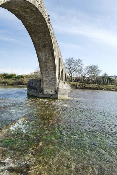 Arta Cidade Velha Ponte Arqueada Pedras Através Rio Arahthos Grécia — Fotografia de Stock