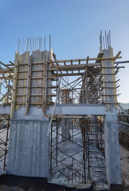 İnşaat yapısı çimento zeminden inşaat demirleri geliştirme