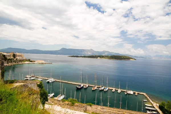 Corflu Město Jaře Pohled Pevnosti Moře Lodě Zelené Stromy Řecké — Stock fotografie