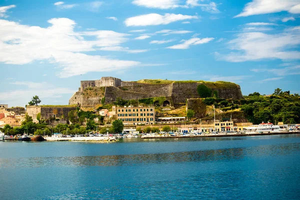 Corfu Stad Haven Huizen Uitzicht Vanaf Scheepvaart Vakantie Griekenland — Stockfoto