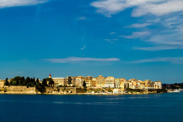 Corfu Stad Haven Huizen Uitzicht Vanaf Scheepvaart Vakantie Griekenland — Stockfoto