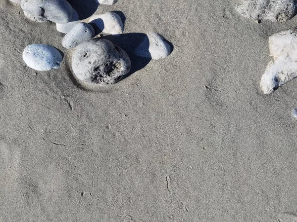 Αμμουδιά Θάλασσα Βράχια Βότσαλα Φόντο — Φωτογραφία Αρχείου