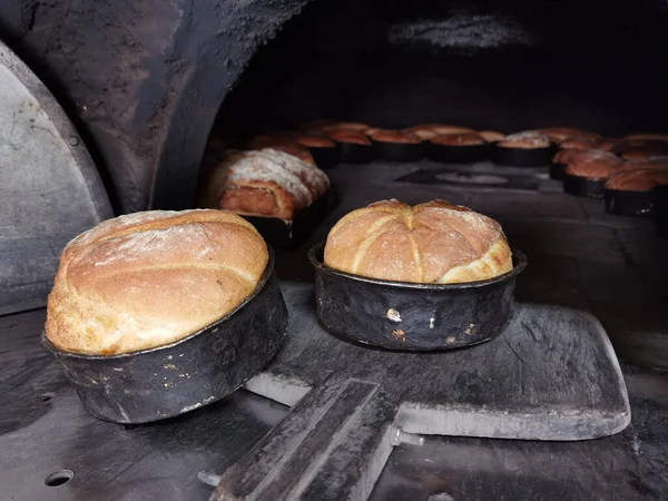 Pão Quente Forno Tradicional Fresco Acabado Assar Aldeia Vrosina Grécia — Fotografia de Stock