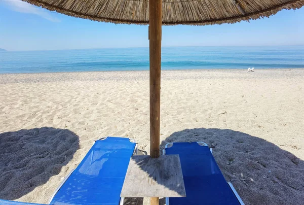 Mar Playa Bar Sombrillas Sillas Por Arena Preveza Monolithi Playa —  Fotos de Stock
