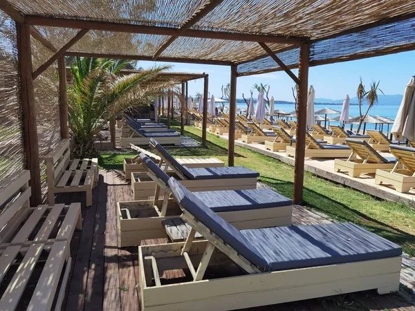 Beach Bar Ομπρέλες Και Καρέκλες Άμμο Στην Πρέβεζα Παραλία Μονολιθίου — Φωτογραφία Αρχείου