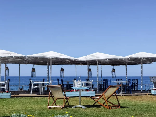 Deniz Plajı Bar Şemsiyeleri Sandalyeler Preveza Monolithi Plaj Yunanistan Kum — Stok fotoğraf