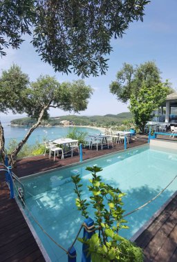 Batı Yunanistan 'daki Parga Turizm Merkezi, yaz tatillerinde Valtos Sahili yeşil suları