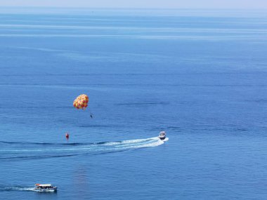 Batı Yunanistan 'daki Parga Turizm Merkezi, yaz tatillerinde Valtos Sahili yeşil suları