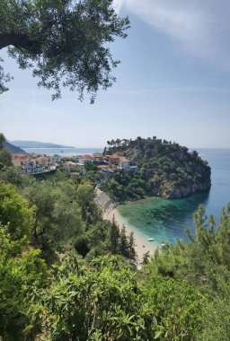 Batı Yunanistan 'daki Parga Turizm Merkezi, yaz tatillerinde Valtos Sahili yeşil suları
