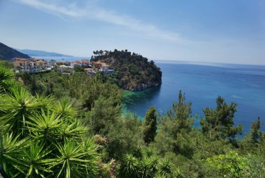 Batı Yunanistan 'daki Parga Turizm Merkezi, yaz tatillerinde Valtos Sahili yeşil suları